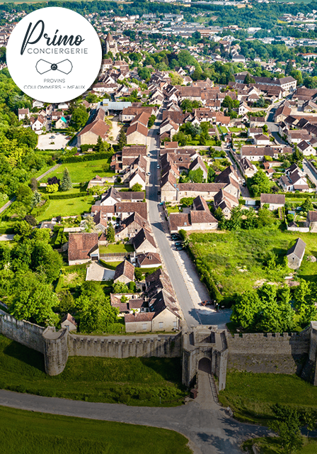 Vue aérienne de Provins, cité médiévale classée à l’UNESCO – Conciergerie Airbnb